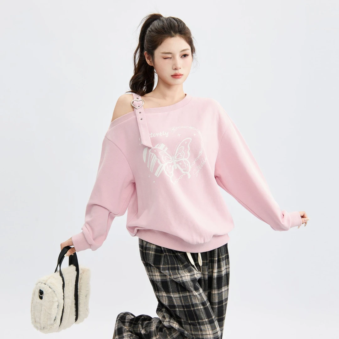 三福 秋季极简风露肩蝴蝶图案斜肩卫衣时尚百搭休闲上衣 492786