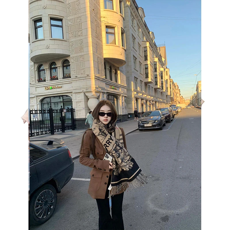 2024年秋季新款chic网红同款收腰显瘦外套女配高腰微喇牛仔裤