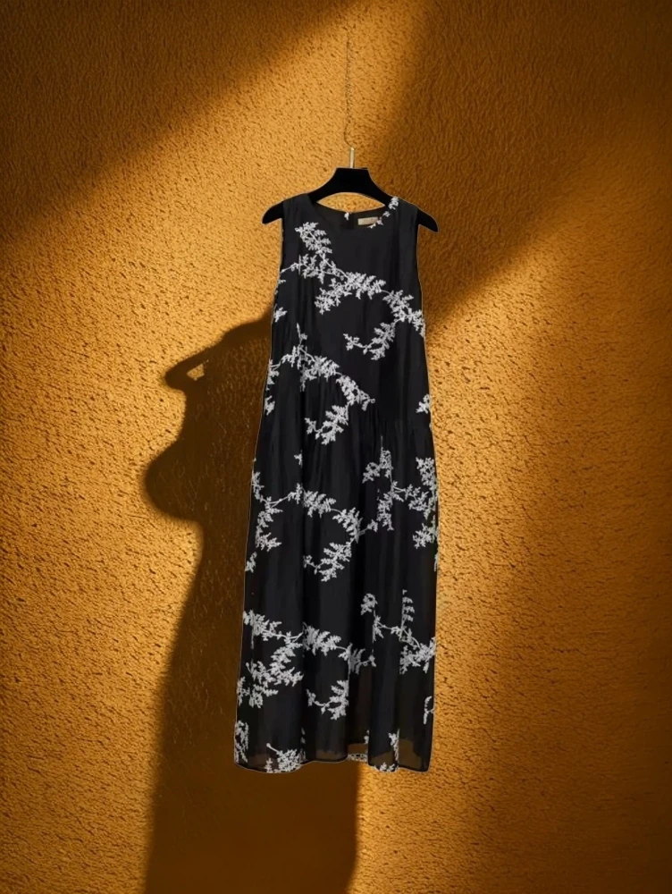 【俊杰】夏季新款碳黑色绣花无袖连衣裙宽松连衣裙L2450