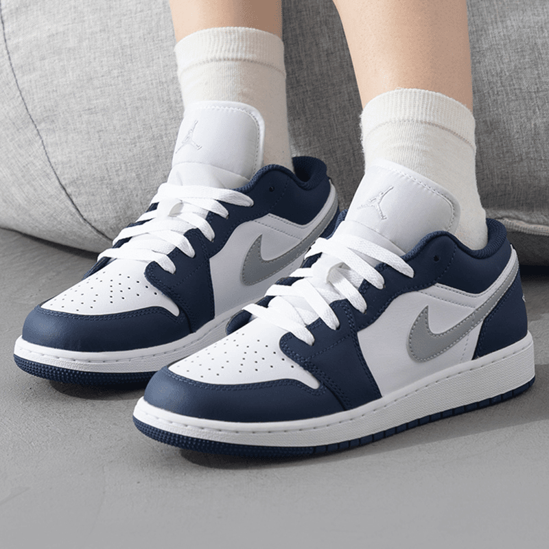 耐克正品AJ1女鞋夏季新款Air Jordan 1白蓝运动鞋休闲板鞋553560