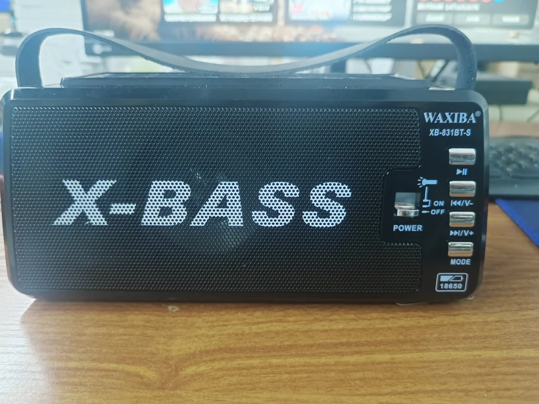 99新  高品质蓝牙收音机  太阳能板