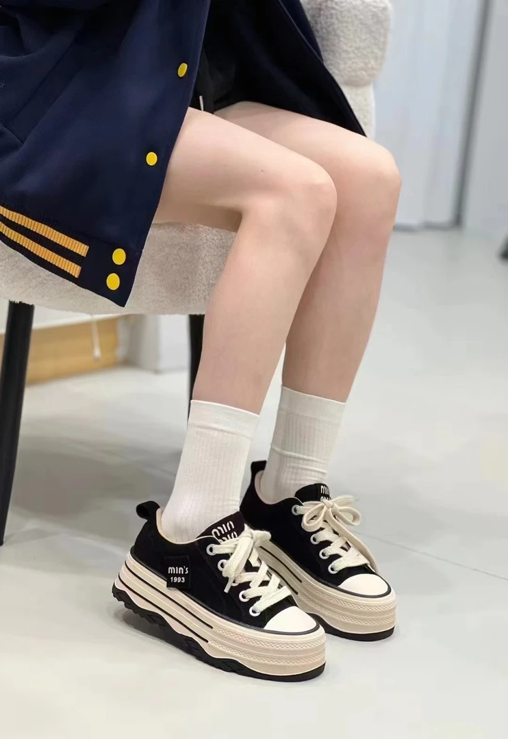 【余子艳实体鞋店】复古风简约百搭厚底板鞋