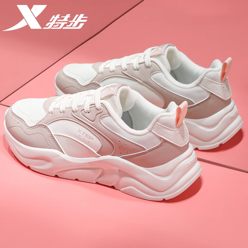 特步女鞋运动鞋子女秋季皮面轻质舒适减震跑步鞋软底休闲鞋老爹鞋