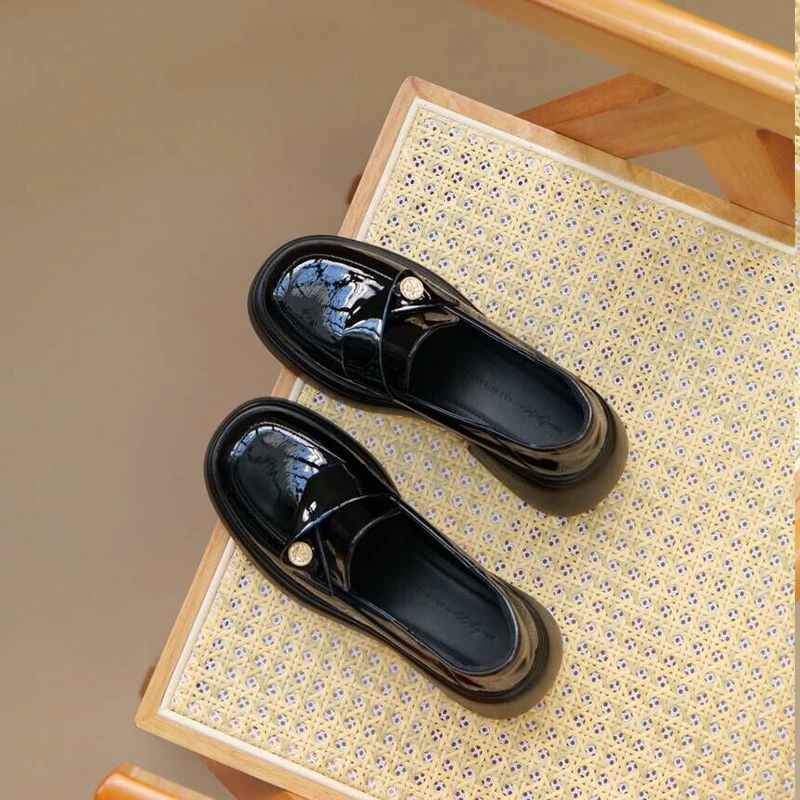 2024春季新款圆头厚底乐福鞋女时尚纽扣装饰鞋英伦学院风小皮鞋女