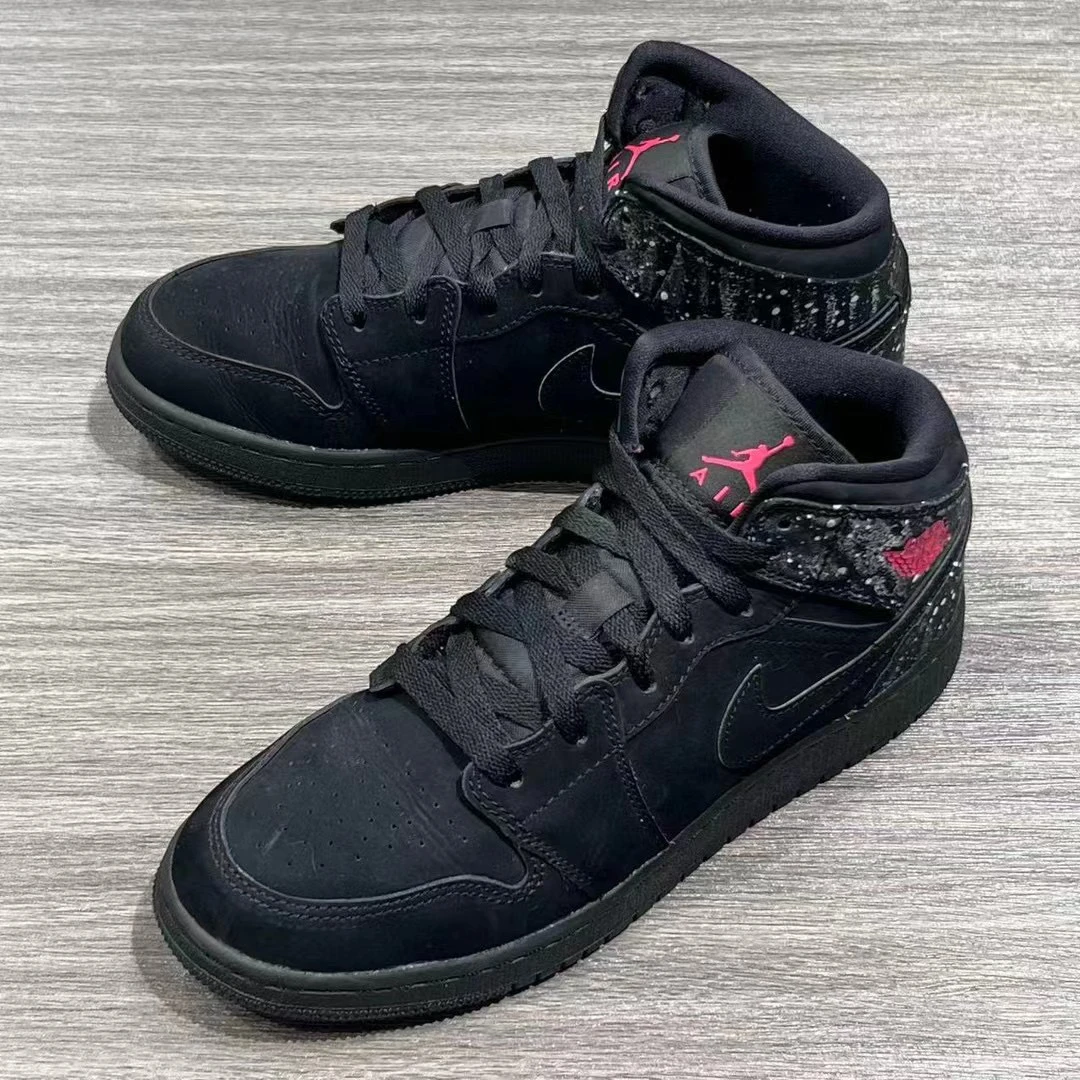 38.5码/AJ1黑粉 中帮篮球鞋 95新 公价1899