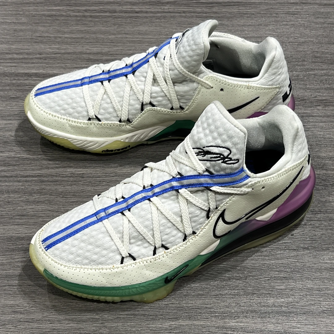44码/LBJ17LOW白紫 低帮篮球鞋 95新 公价1299