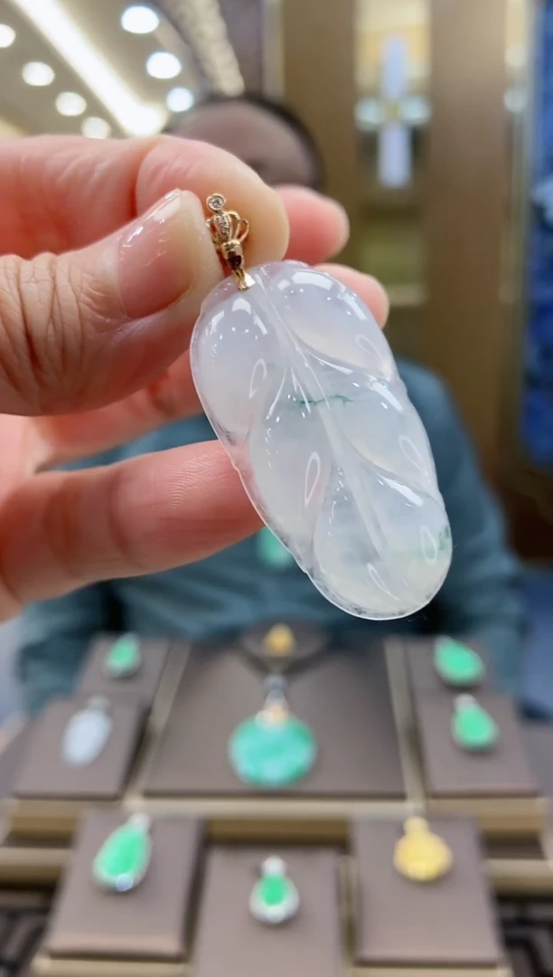 【闪购商品】翡翠吊坠(赠链)18K金镶嵌树叶吊坠