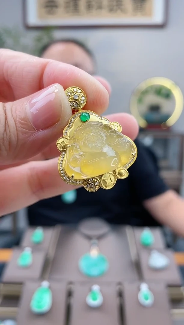 【闪购商品】翡翠吊坠(赠链)18K金镶嵌财爷爷吊坠