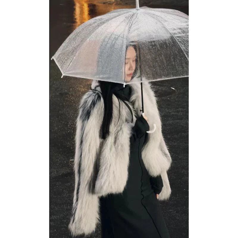 lele 冬季新品 条纹撞色设计款皮草短外套 24110372PC