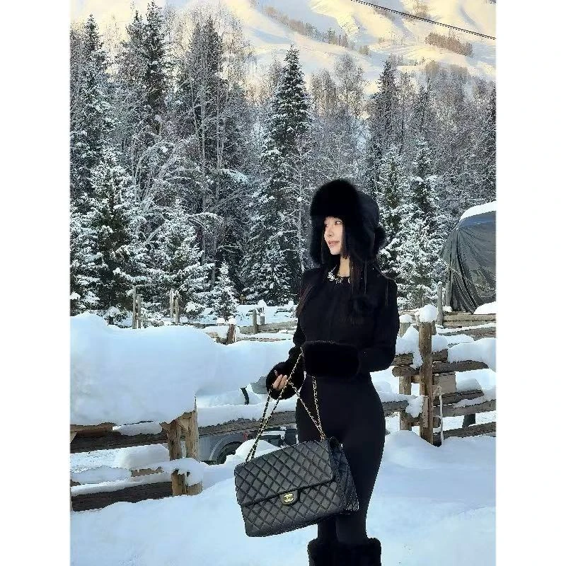 lele 冬季新品 重工镶钻气质款羊毛针织开衫短外套 24110386WT