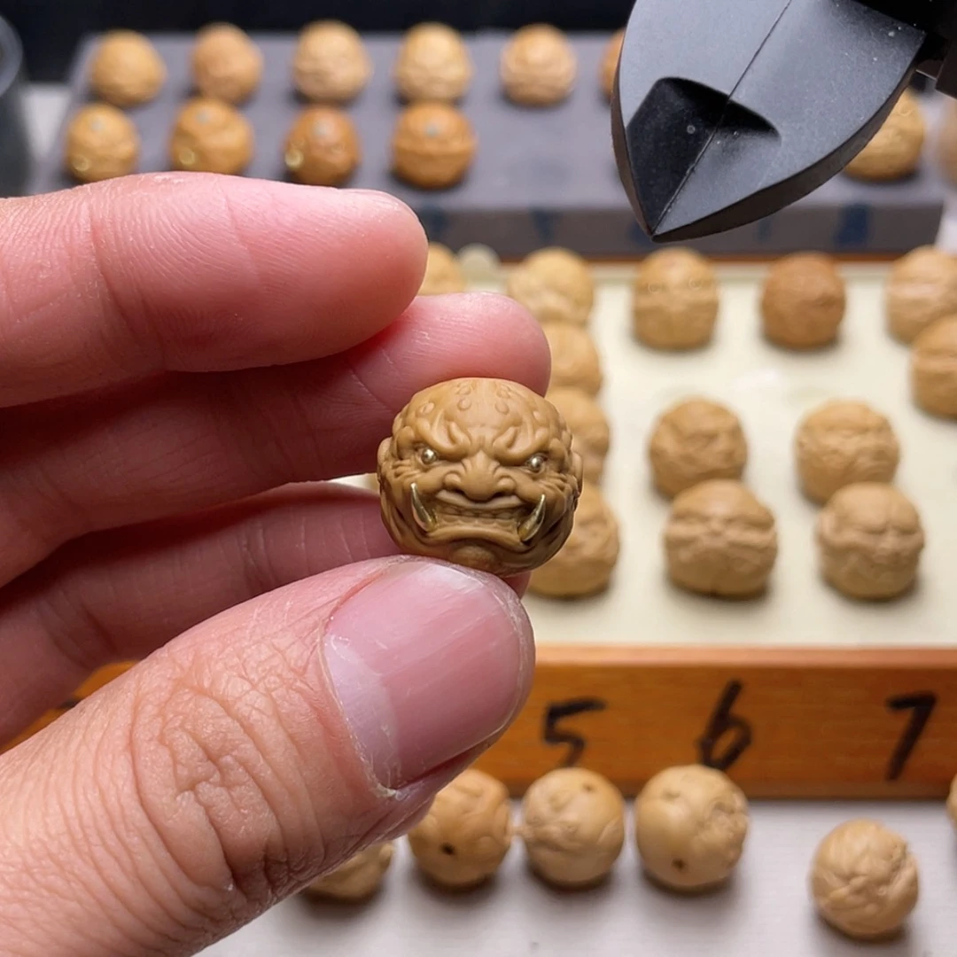 【闪购商品】猴头核桃吊坠黄**张