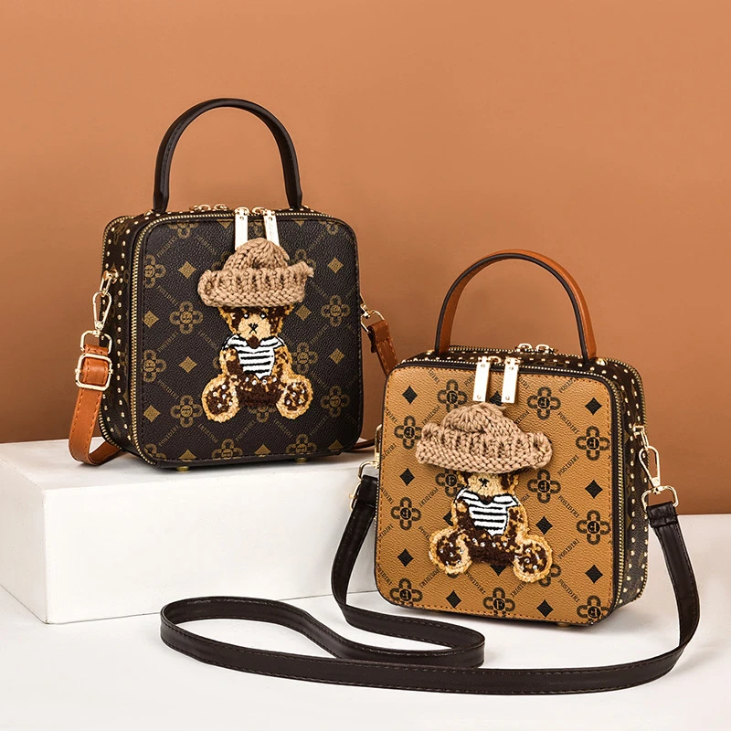 流行包包2022新款潮春夏高级小众盒子包复古铆钉小熊手提包女斜挎