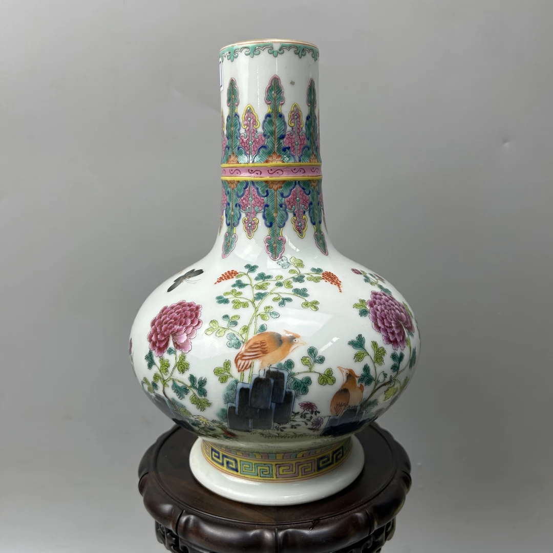 粉彩 精美荸荠瓶