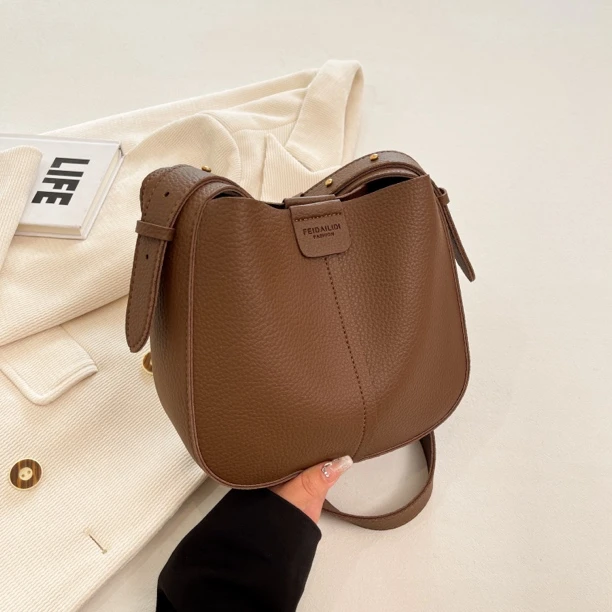 新款轻奢百搭高级感气质时尚斜挎女士包7741咖