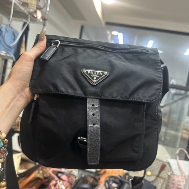 95新 Prada/普拉达 小邮差斜挎包/95新/聪