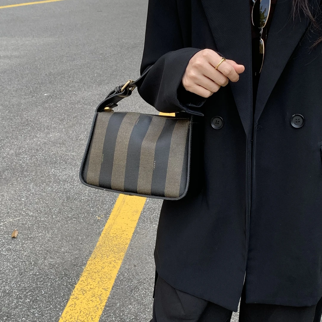 95新 FENDI/芬迪 Fendi经典胡桃木配色帆布拼皮饭盒包遛狗包hd