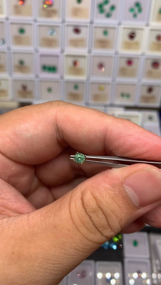 【闪购商品】蓝宝石耳钉银S925镶嵌单颗蓝宝石耳钉