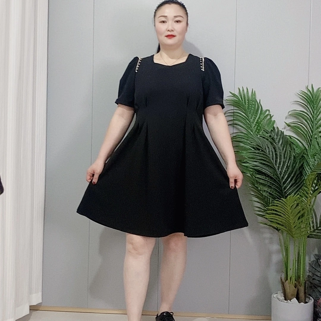 夏季新款大码连衣裙时尚高级感美背流行修身遮肉显瘦赫本风小黑裙