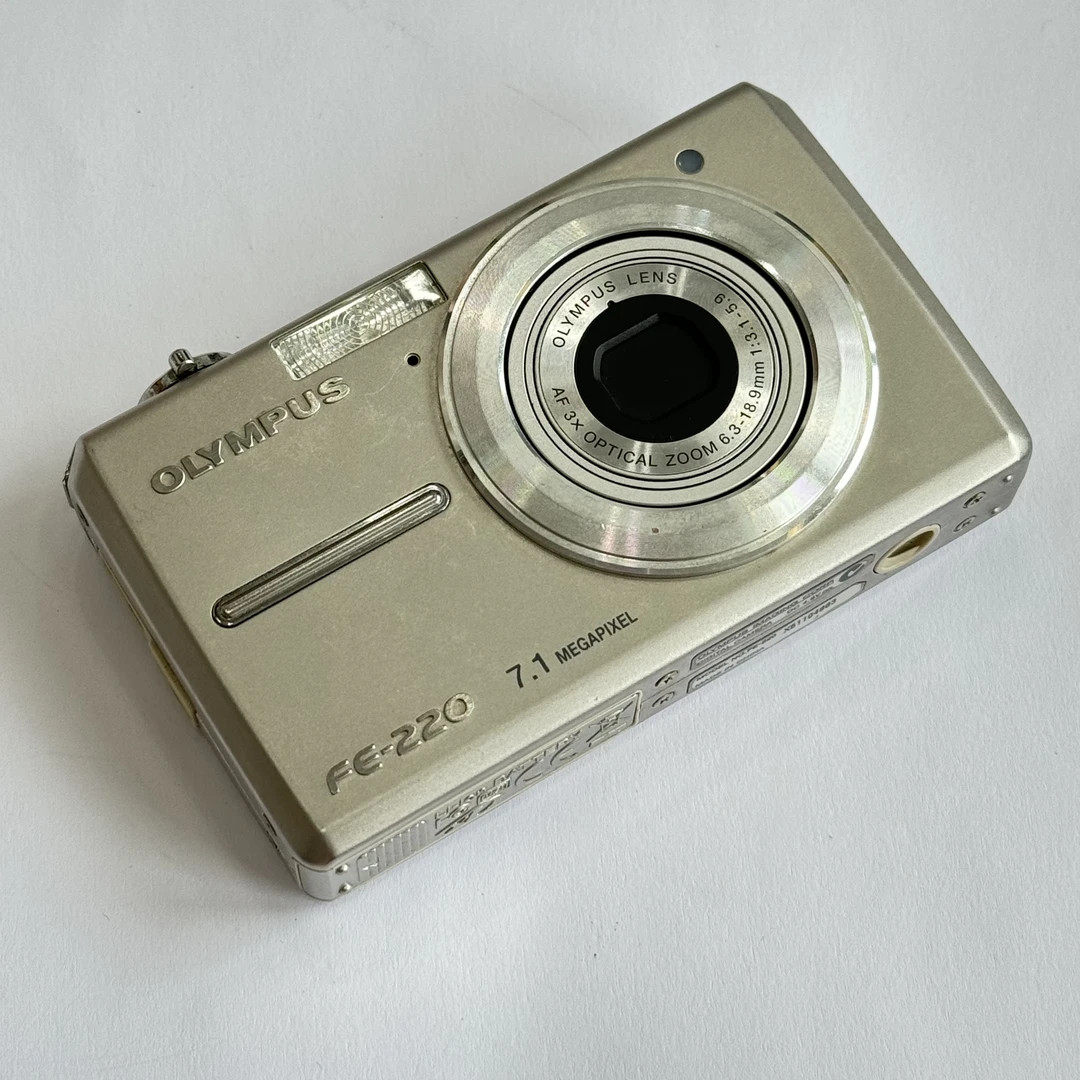 9新 Olympus/奥林巴斯 fe220银色日版自备xd卡710w像素3倍光变ccd