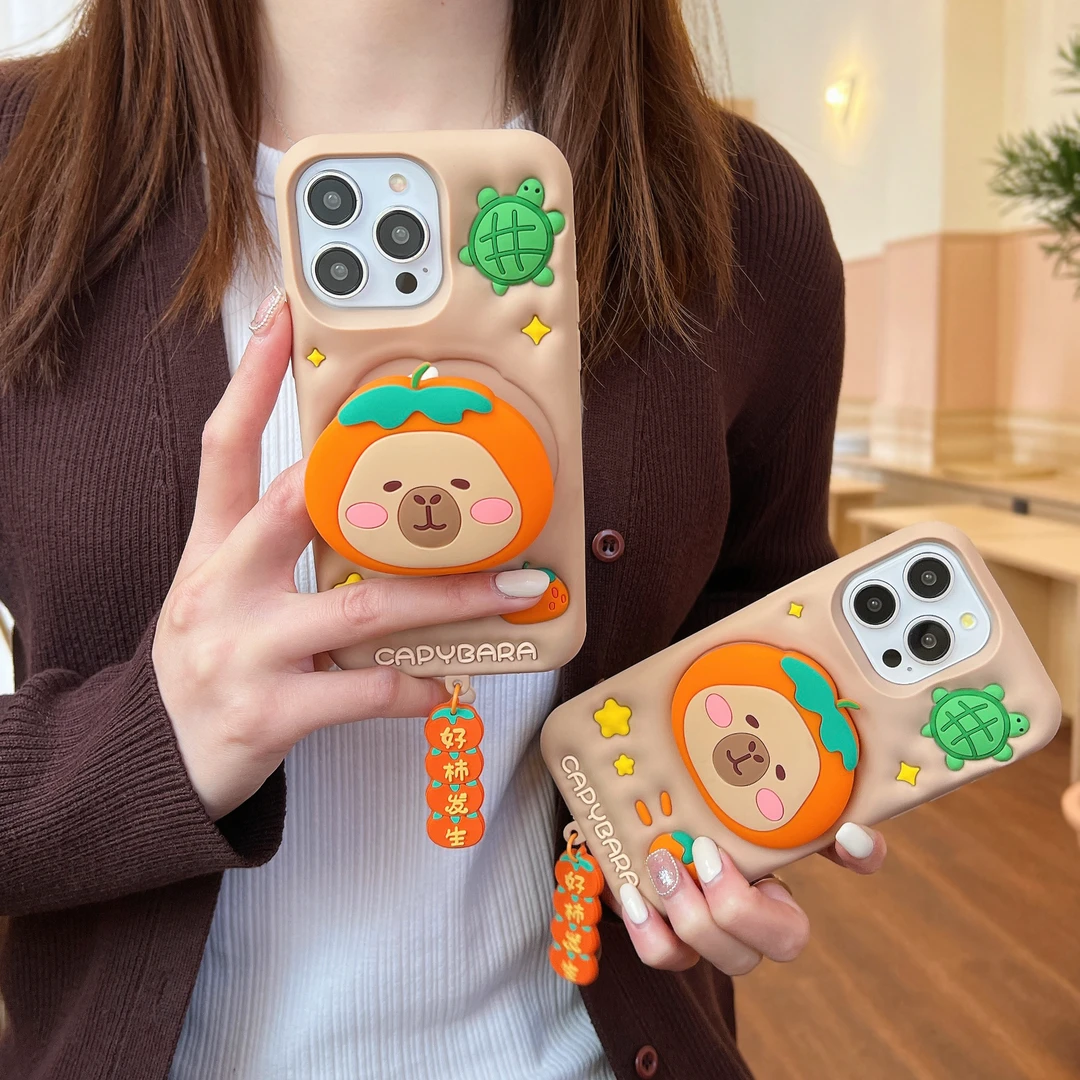 (苹果)卡皮巴拉水豚支架柿子适用iPhone15可爱卡通立体硅胶手机壳