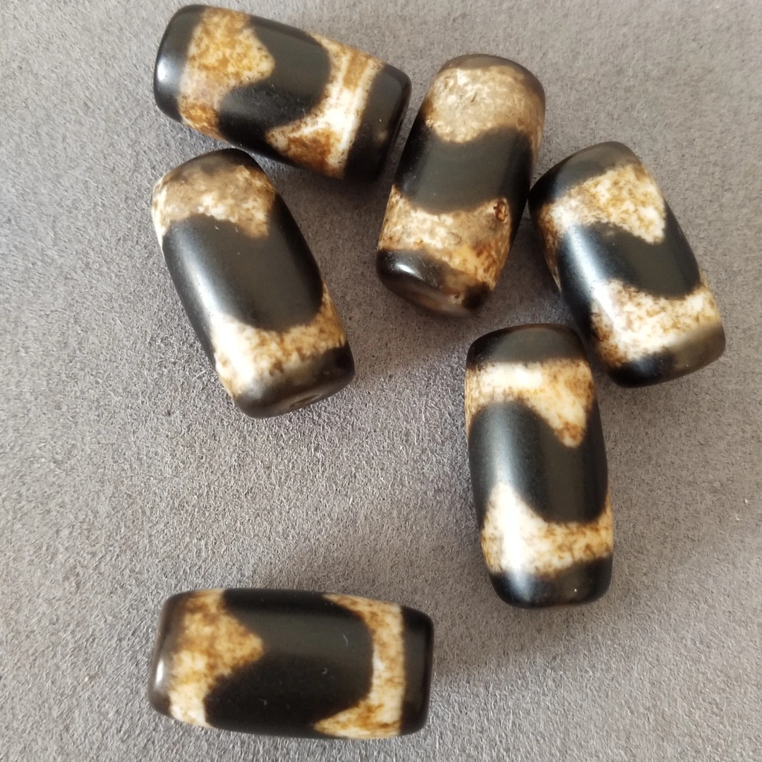 台湾工艺   牙黄仿老黑金虎牙桶珠(免费编绳）拍一发一23*11左右
