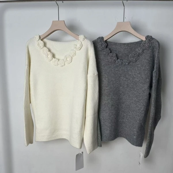 A008  2024秋季新款时尚宽松休闲时尚花朵配饰针织衫