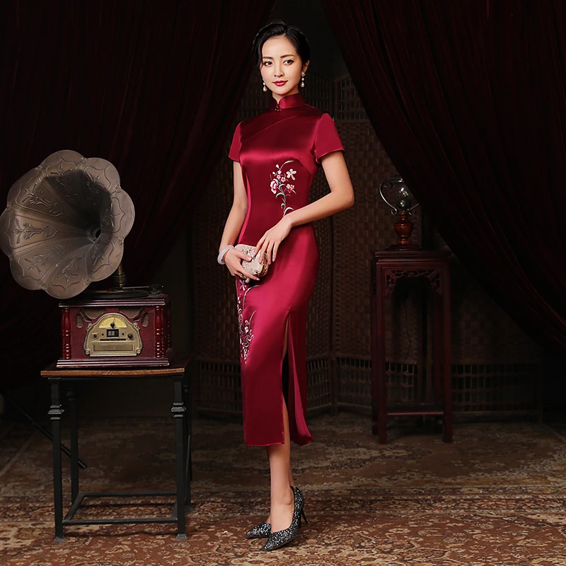 高端洋气酒红刺绣醋酸旗袍改良中国风年轻妈妈婆婆婚宴礼服连衣裙