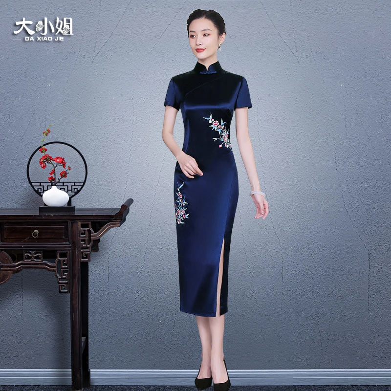 高档洋气蓝色刺绣醋酸旗袍改良日常中国风年轻高档旗袍35-45岁