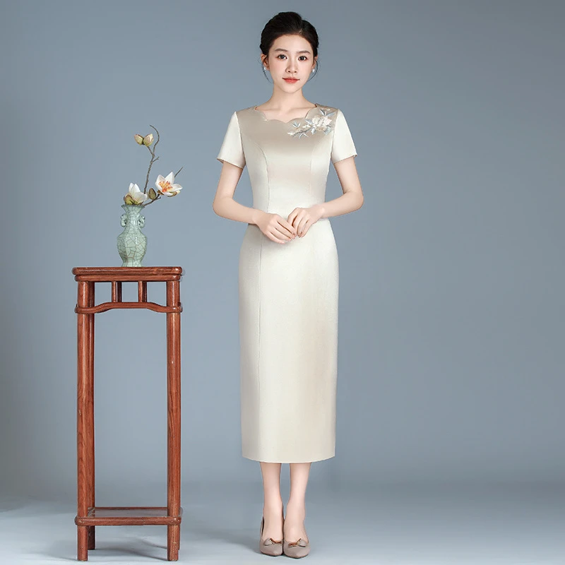 2025新款气质香槟色醋酸缎旗袍高级感喜婆婆婚宴装礼服妈妈连衣裙