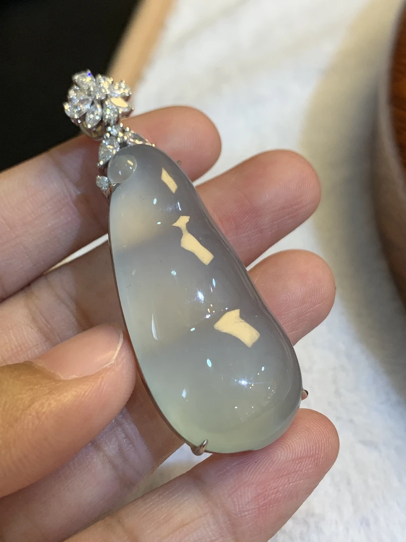 玻璃种福豆 天然缅甸翡翠A货 18k镶嵌