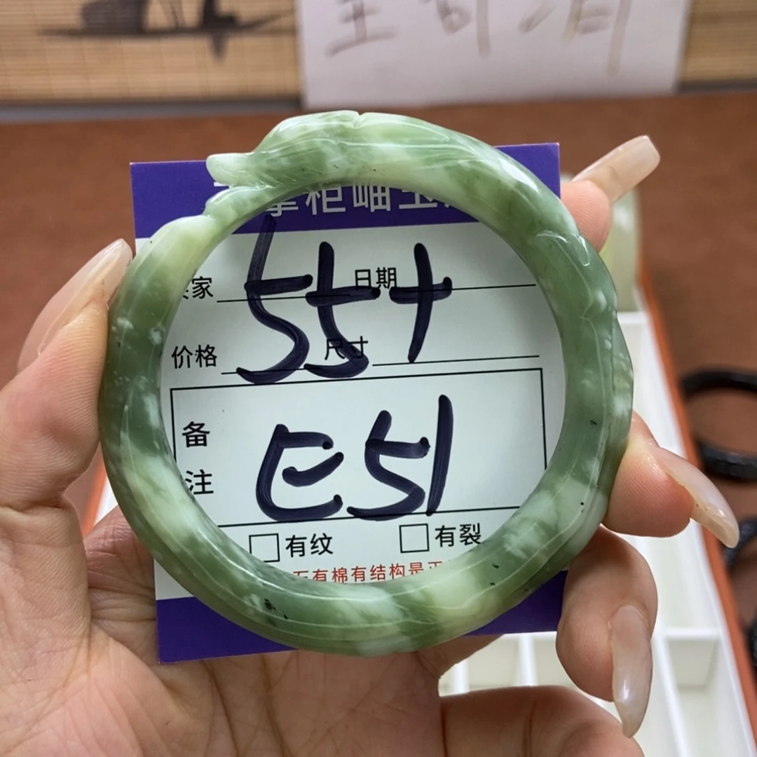 岫玉手镯手镯未镶嵌