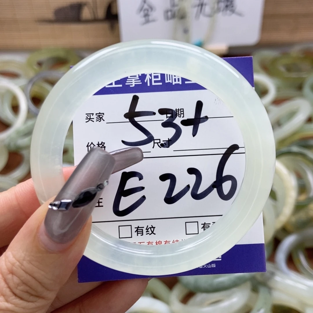 岫玉手镯手镯未镶嵌
