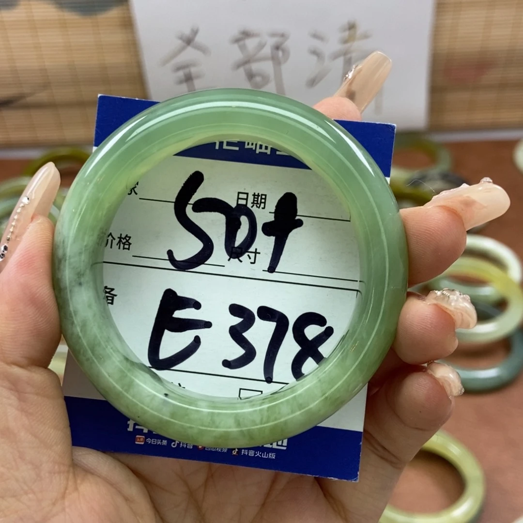 岫玉手镯手镯未镶嵌