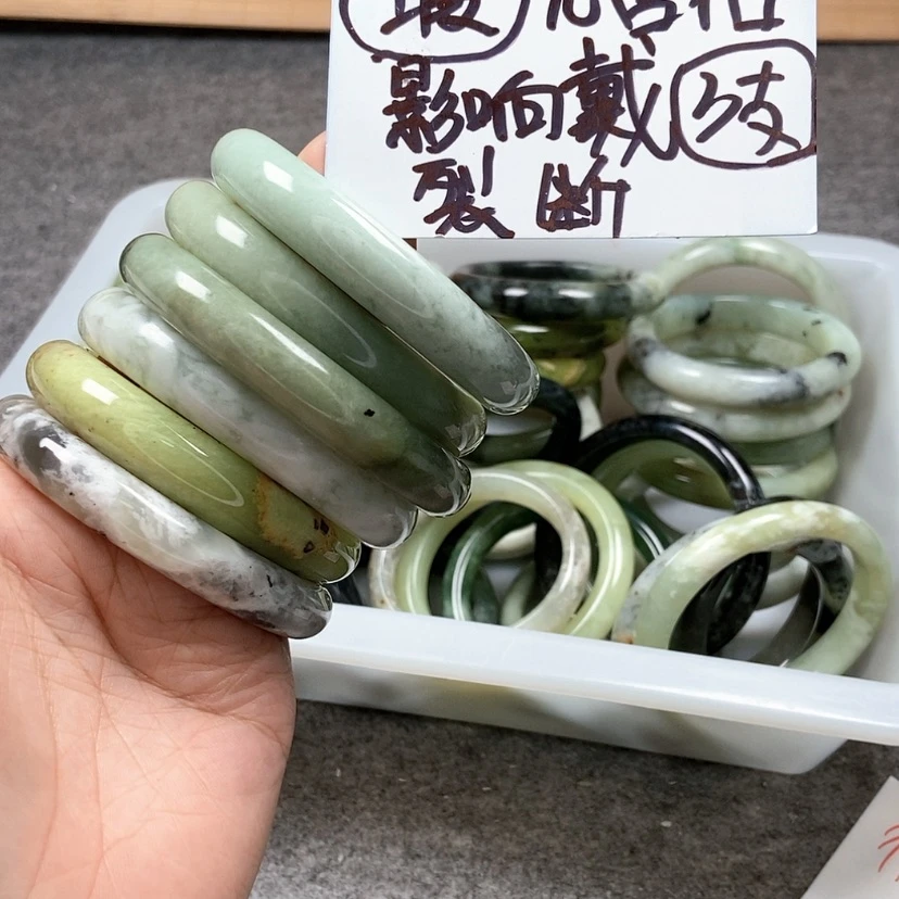 【闪购商品】岫玉手镯未镶嵌多样性发货，发一件