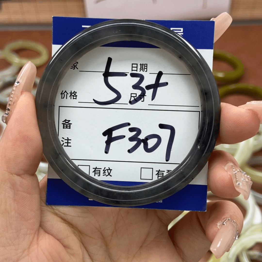 岫玉手镯手镯未镶嵌