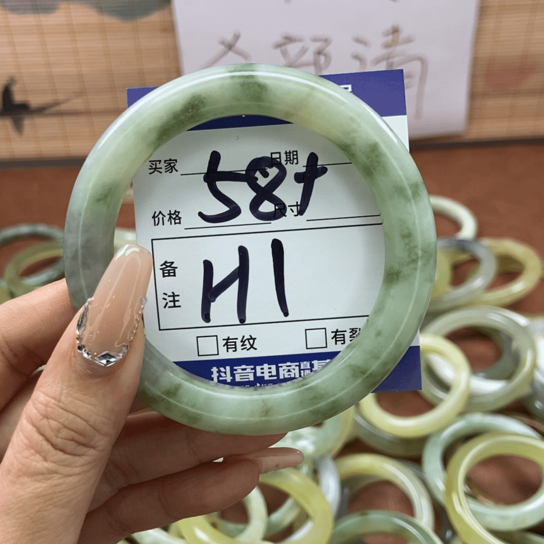 岫玉手镯手镯未镶嵌