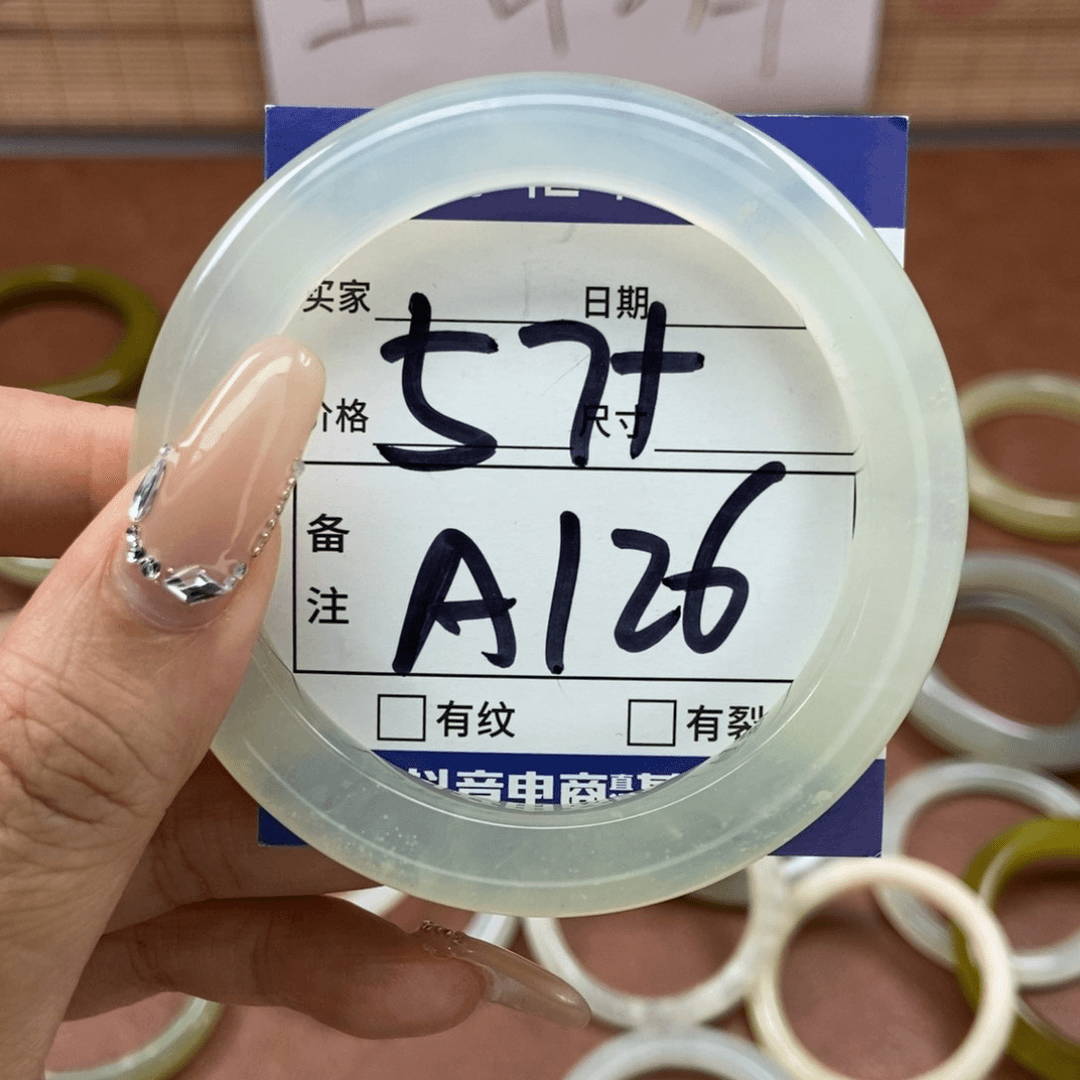 岫玉手镯手镯未镶嵌