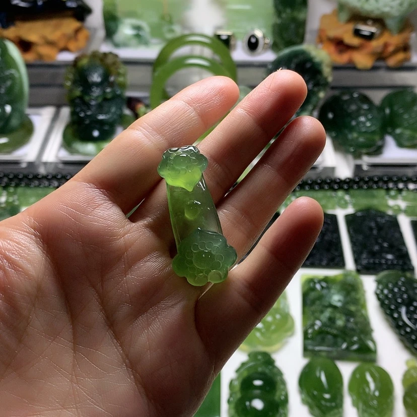 【闪购商品】蛇纹石玉颈饰未镶嵌