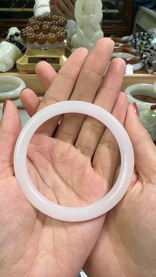 【闪购商品】透闪石质玉手镯未镶嵌58圈口