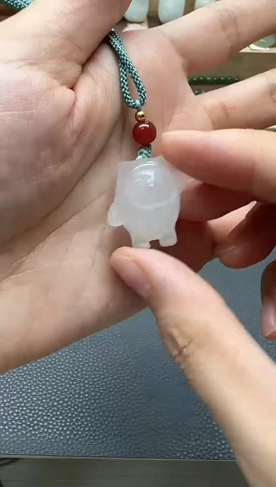 【闪购商品】石英质玉颈饰未镶嵌冰墩墩