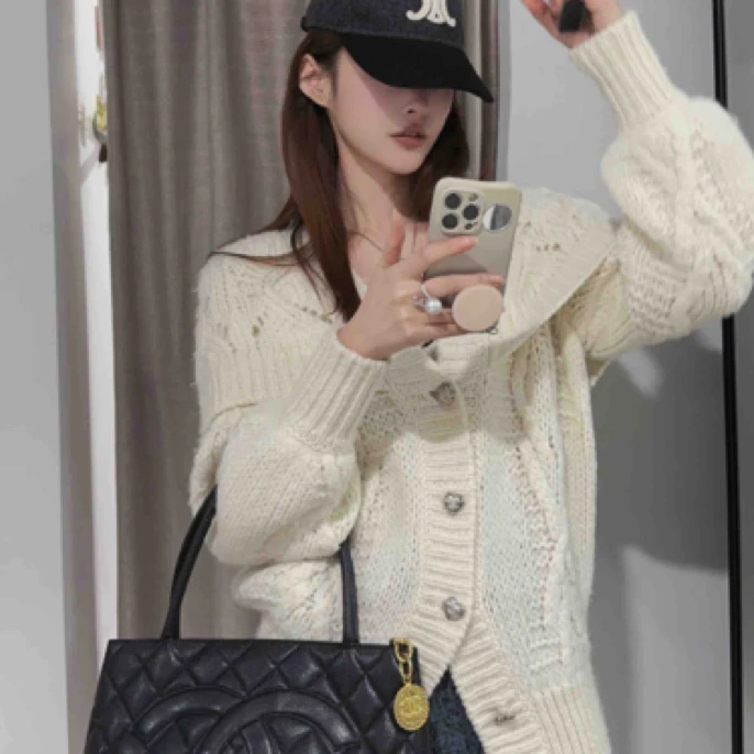95新 Chanel/香奈儿 21B Chanel白色爱心扣开衫毛衣外套fr34