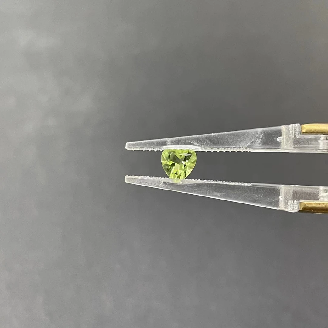FL-60A橄榄石裸石心形-0.5ct左右