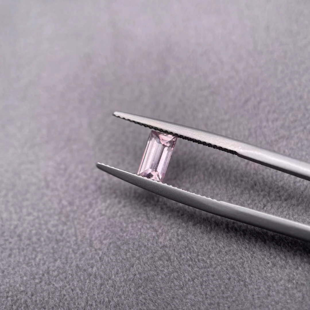 31110-35(0255)/无烧浅粉色蓝宝石长方形-1.2ct