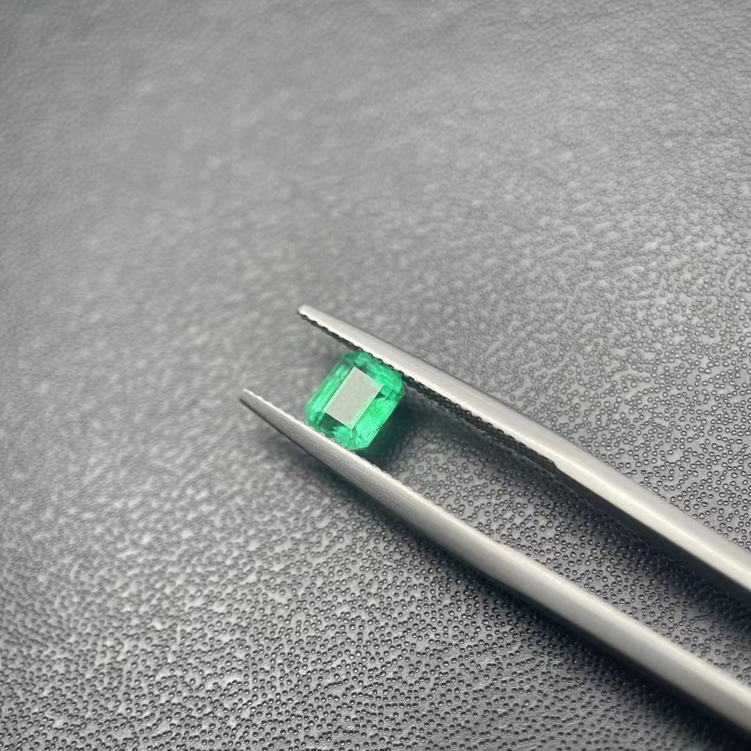 31101-6（0607）/祖母绿裸石方形vvg-1.09ct