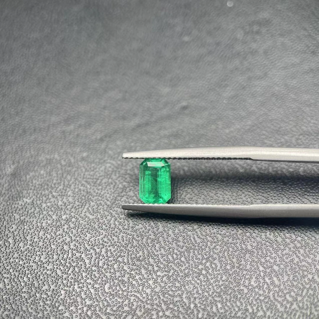 31020-47（0030）/祖母绿裸石八角-1.35ct