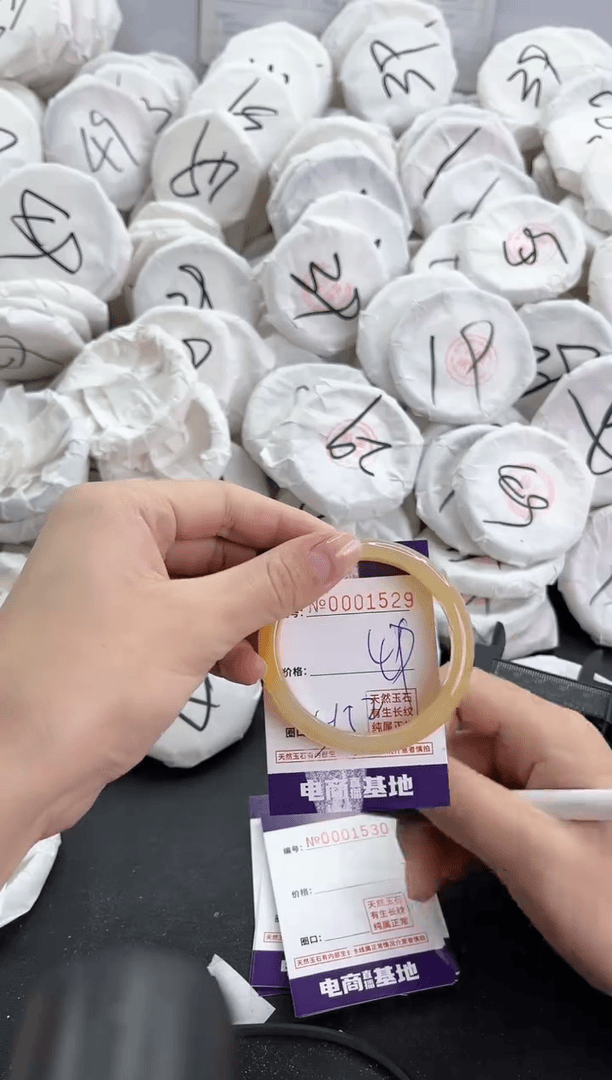 【闪购商品】玛瑙/玉髓手镯合金1529