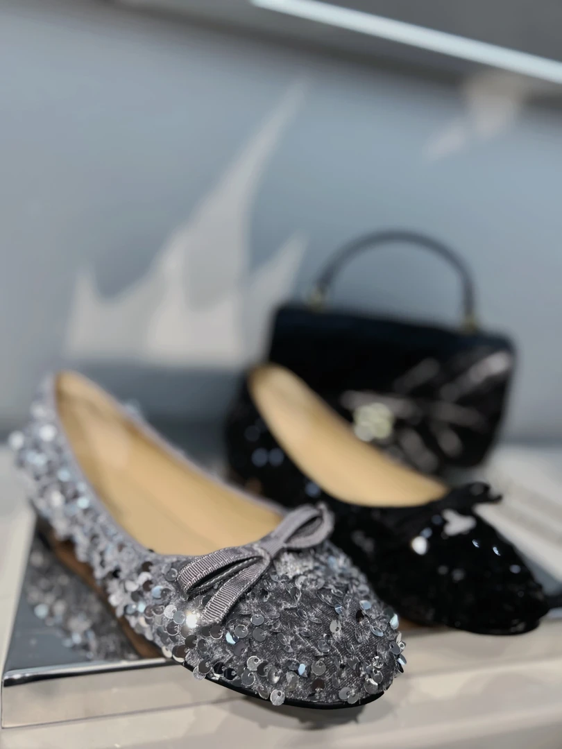2024春新款欧货亮片圆头单鞋
