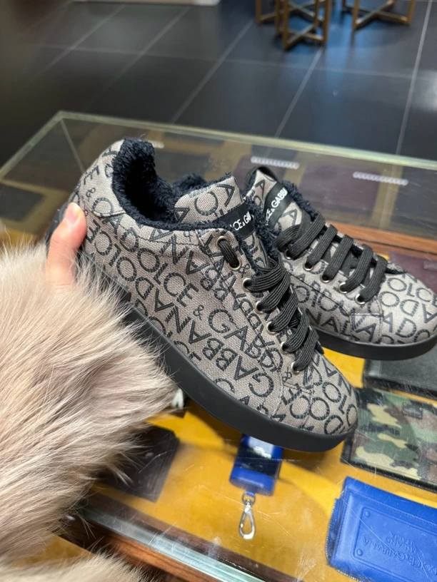 全新未使用D…G满DG字母logo板鞋低帮鞋子男款