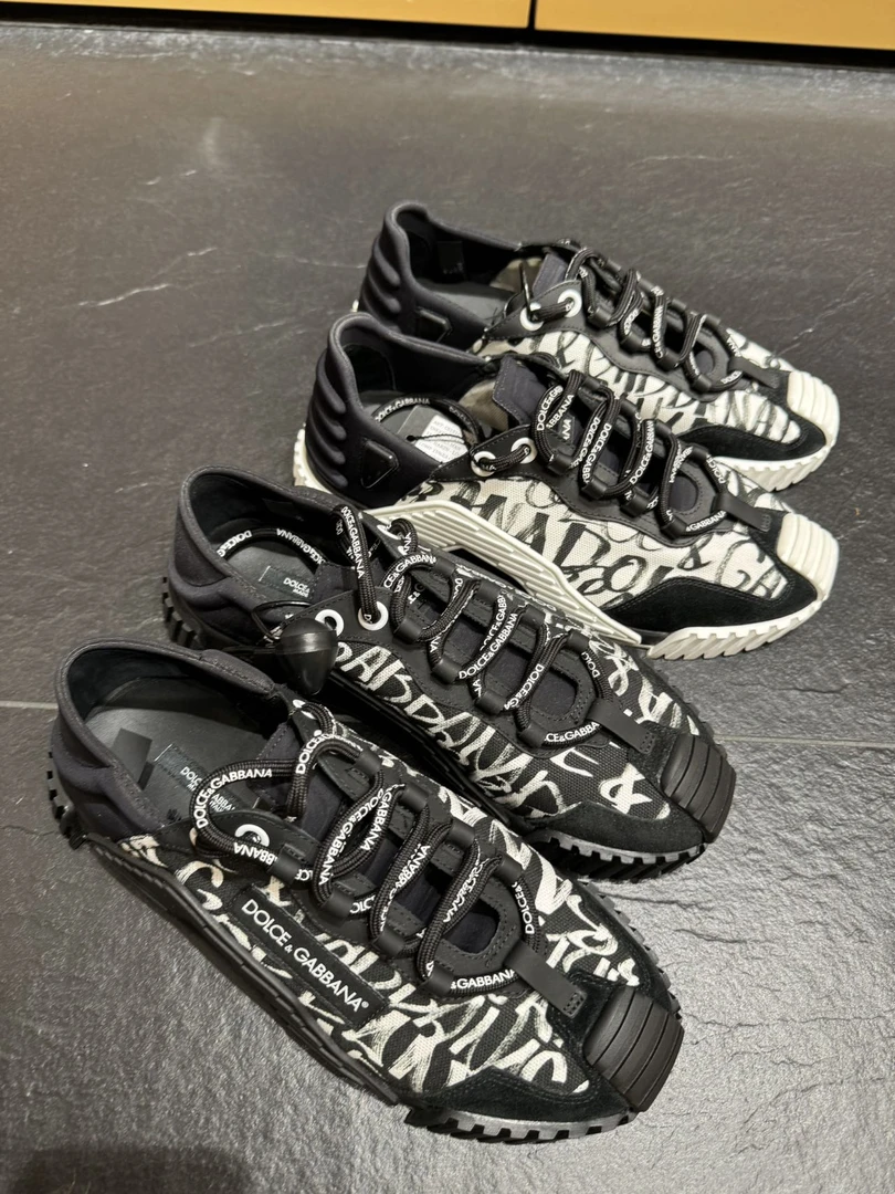 全新未使用D...G黑色/白色草写字母休闲子弹鞋/二周回国鞋子