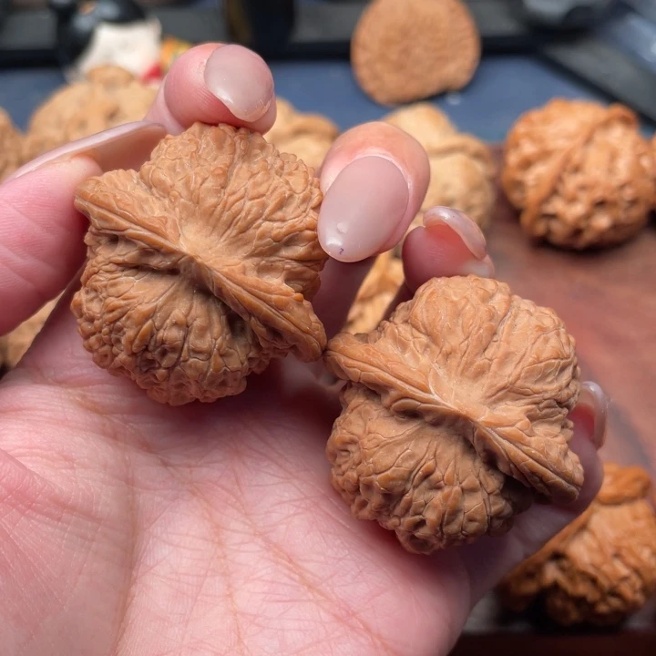 文玩核桃把件全品。毕业血麒麟41➕精配，克重一比一